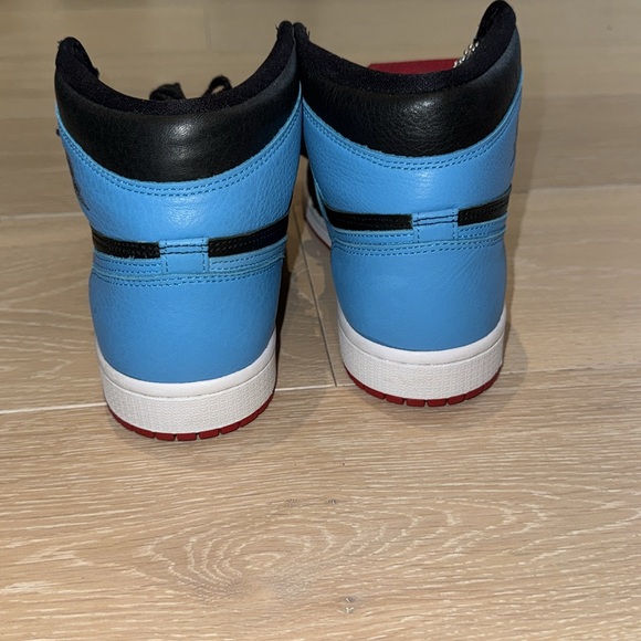 Nike Air Jordan 1 High lightly used. Excellent condition 7.5 US - Picture 2 of 4